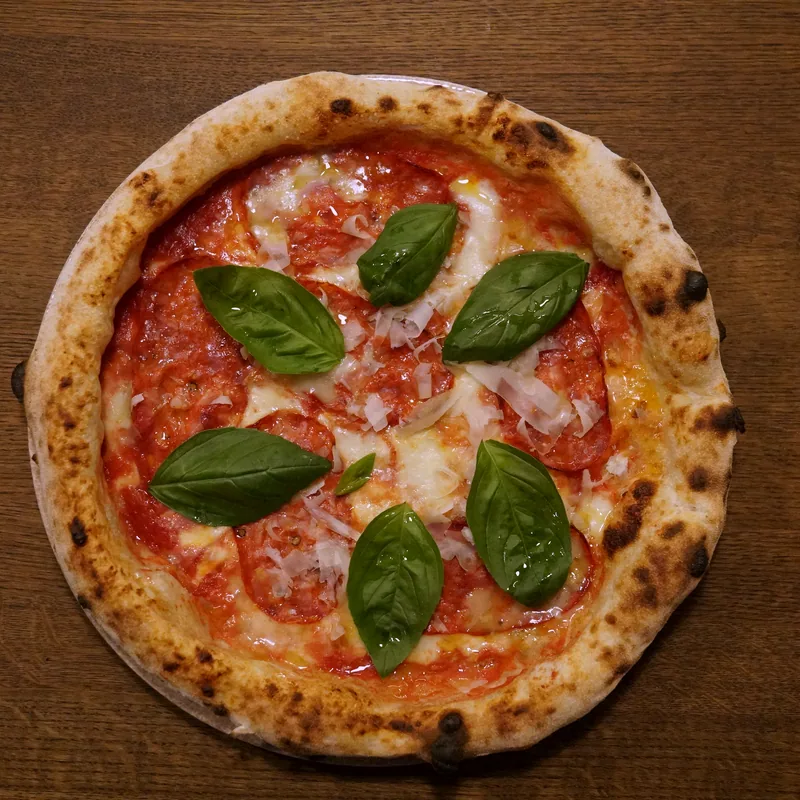 Diavola pica ar pikanto salami un gorgonzolu